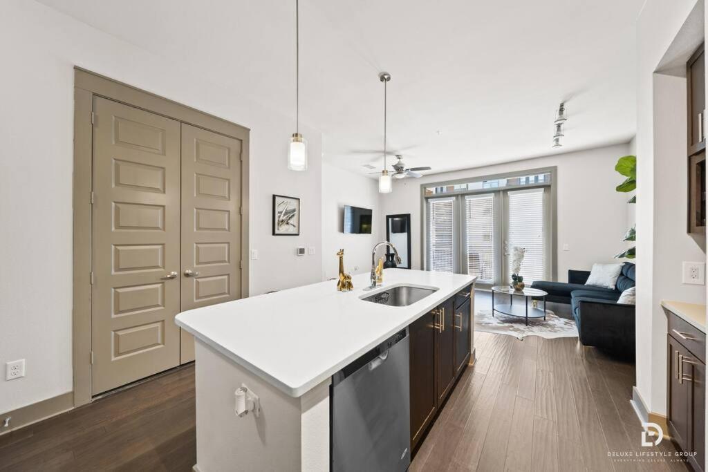 Downtown Houston Deluxe King Suite With Spa Amenities, Pool And Free Parking Esterno foto