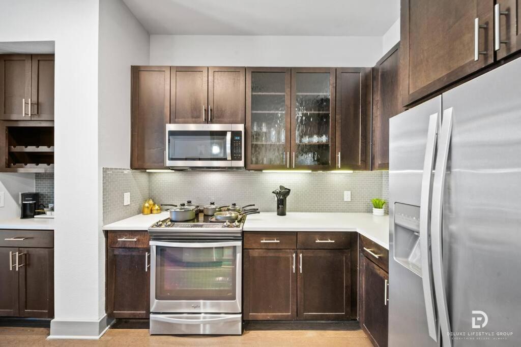 Downtown Houston Deluxe King Suite With Spa Amenities, Pool And Free Parking Esterno foto