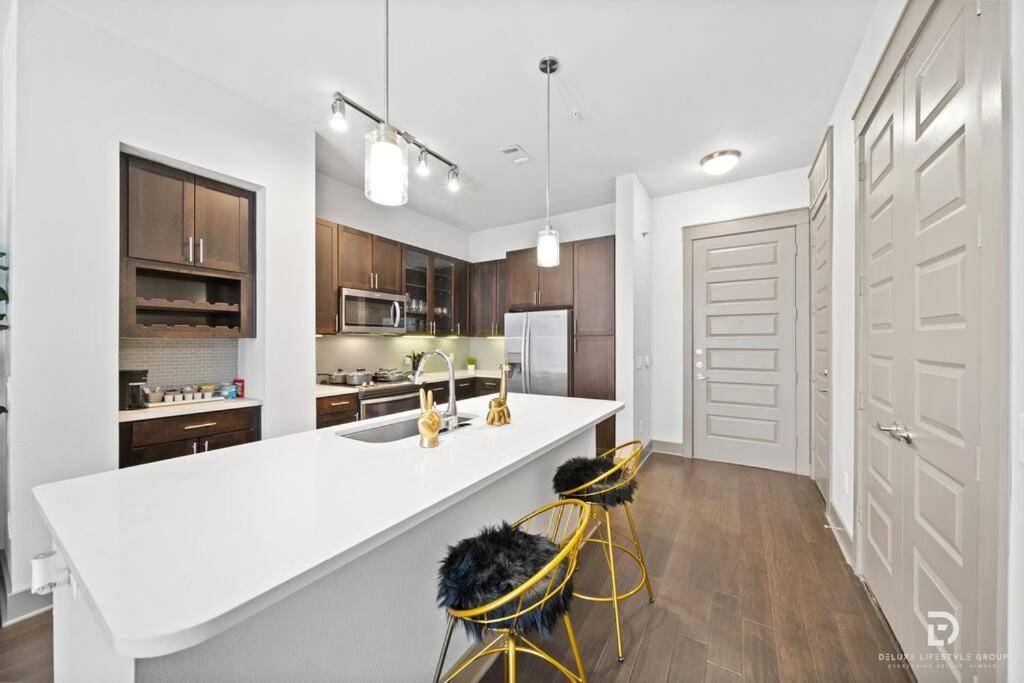 Downtown Houston Deluxe King Suite With Spa Amenities, Pool And Free Parking Esterno foto