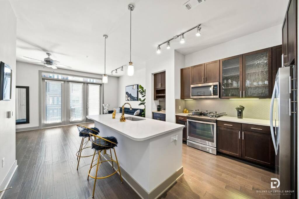 Downtown Houston Deluxe King Suite With Spa Amenities, Pool And Free Parking Esterno foto