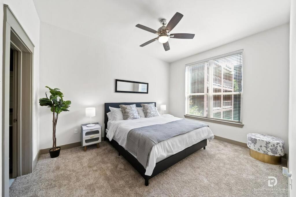 Downtown Houston Deluxe King Suite With Spa Amenities, Pool And Free Parking Esterno foto