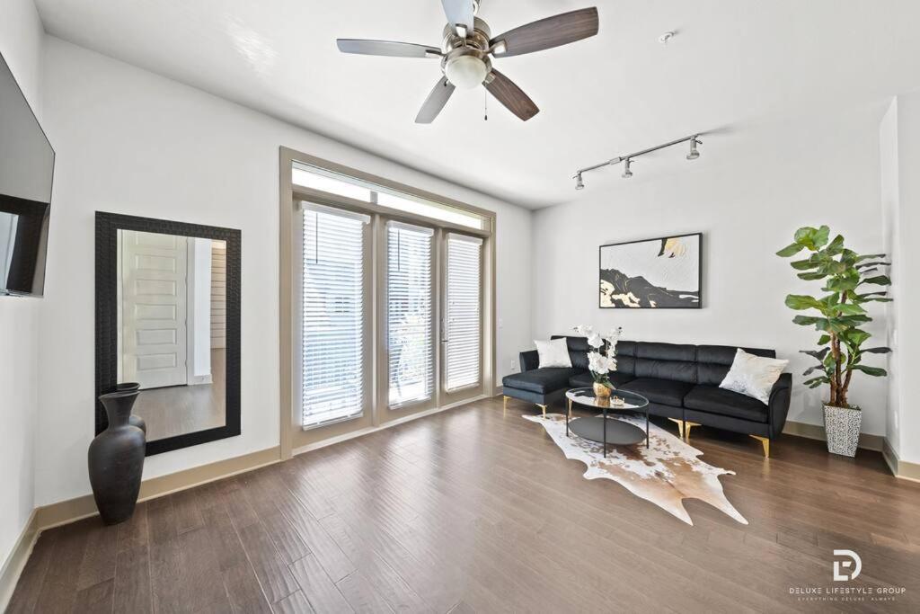 Downtown Houston Deluxe King Suite With Spa Amenities, Pool And Free Parking Esterno foto